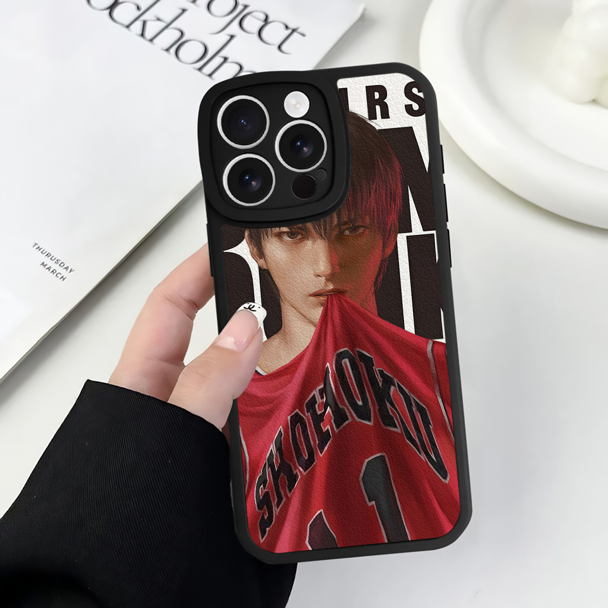 （画像用） SLAM DUNK／スラムダンク 【iPhone 16シリーズ対応】シリコンスマホケース（レザー調） 材質：シリコン